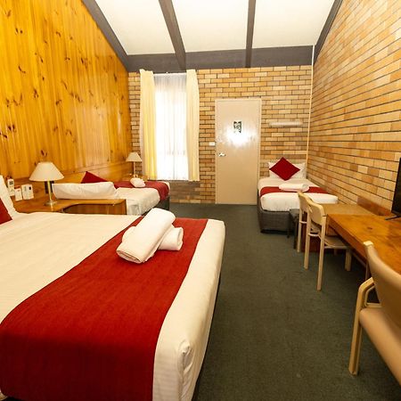All Travellers Motor Inn Coonabarabran Esterno foto