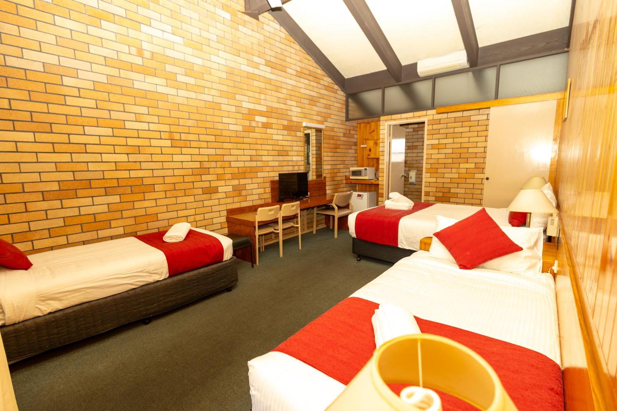 All Travellers Motor Inn Coonabarabran Esterno foto