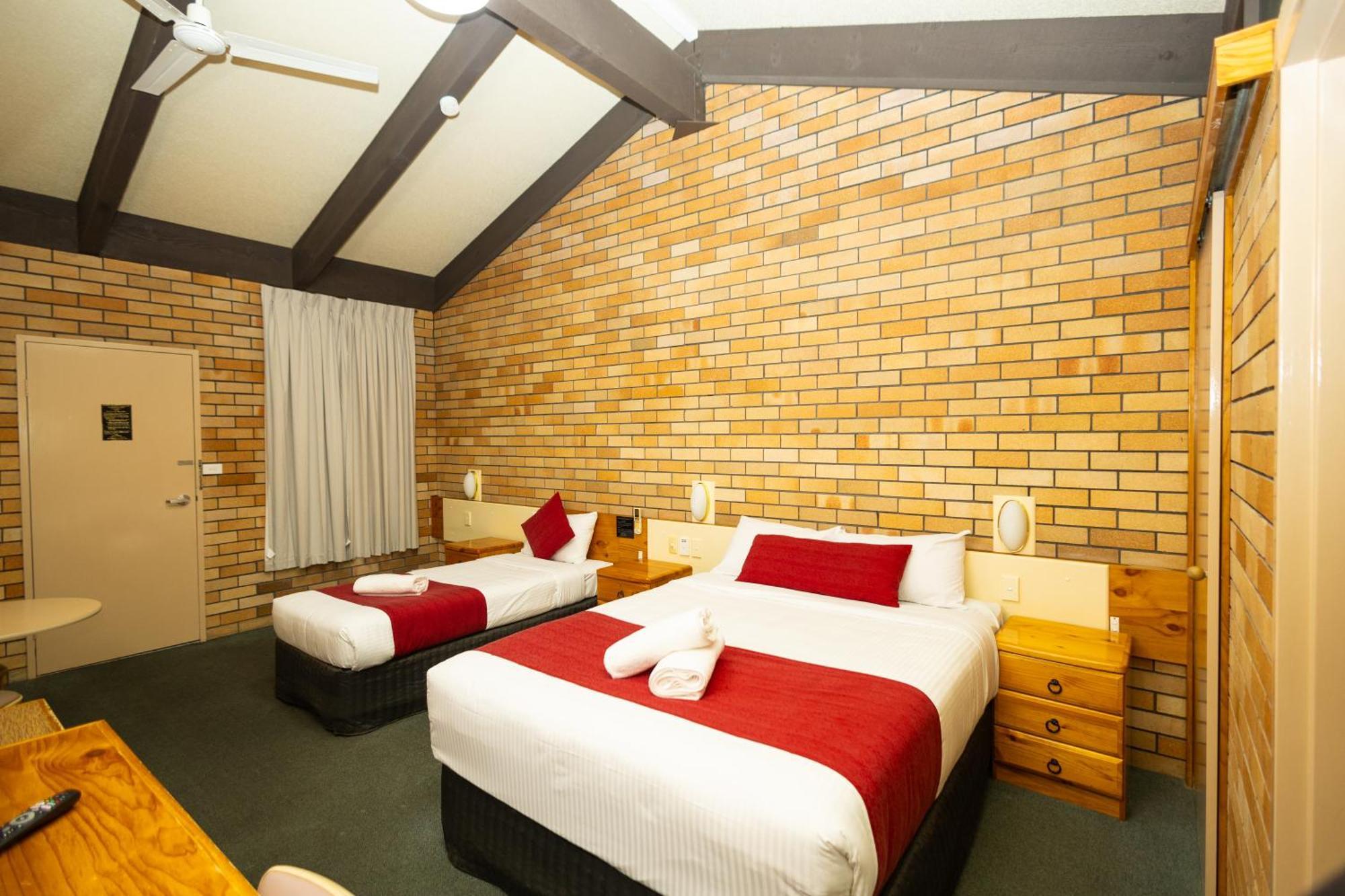 All Travellers Motor Inn Coonabarabran Esterno foto