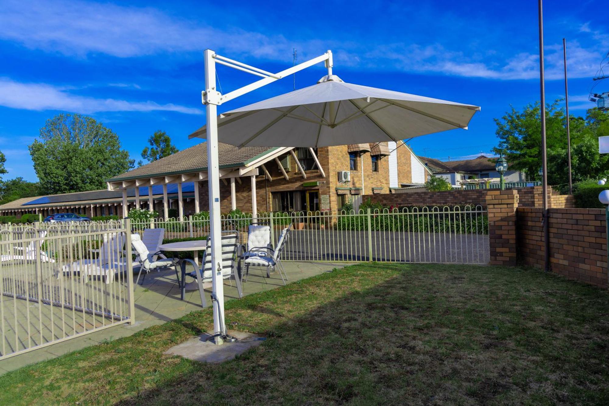 All Travellers Motor Inn Coonabarabran Esterno foto