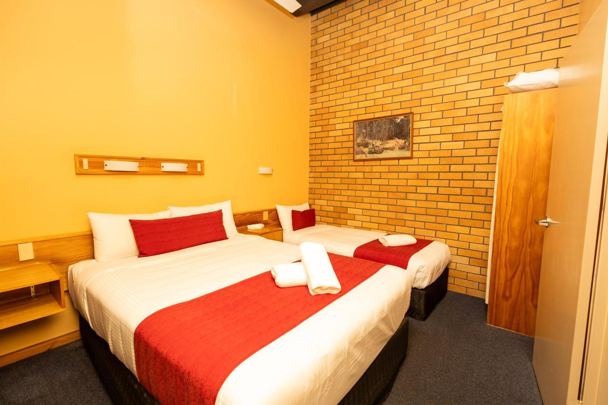 All Travellers Motor Inn Coonabarabran Esterno foto