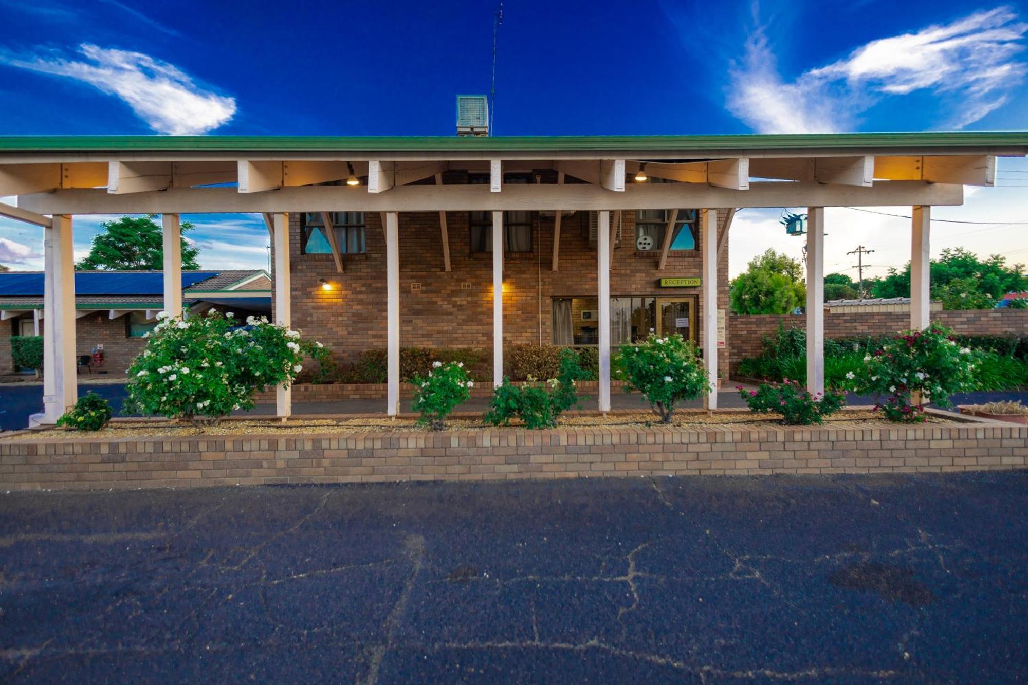 All Travellers Motor Inn Coonabarabran Esterno foto