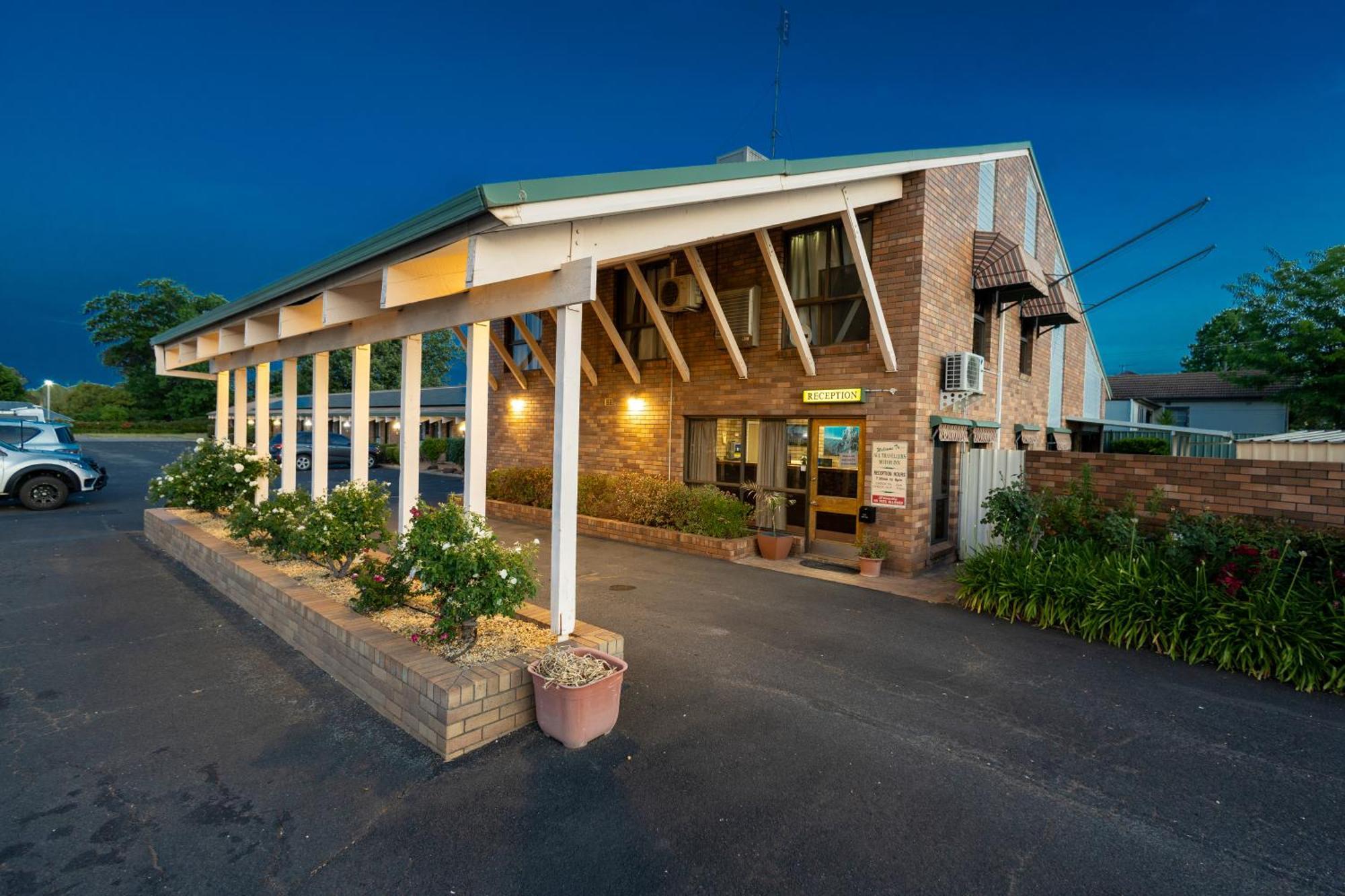 All Travellers Motor Inn Coonabarabran Esterno foto