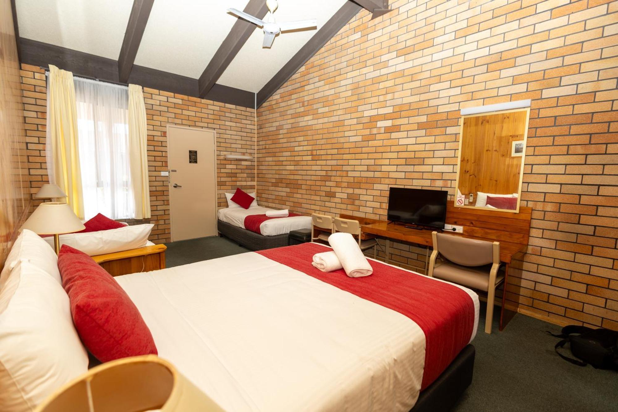 All Travellers Motor Inn Coonabarabran Esterno foto